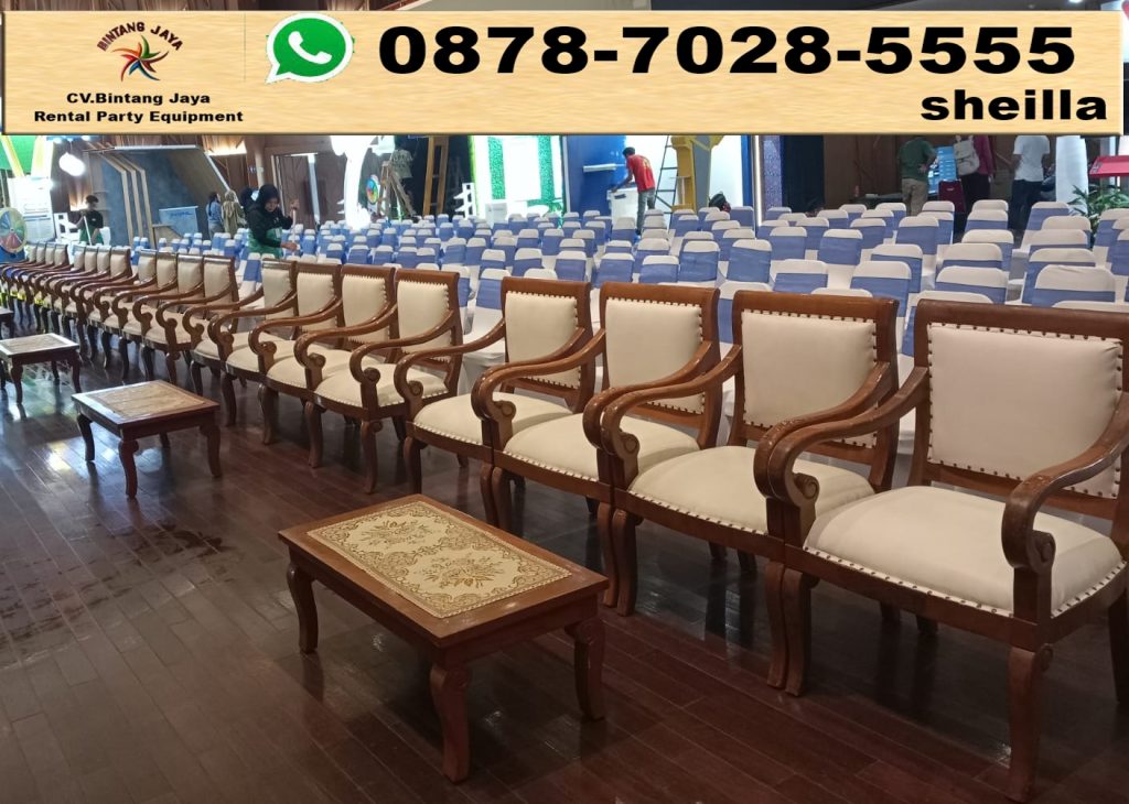 Sewa kursi VIP kayu untuk tamu VIP Jakarta Pusat